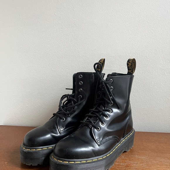 Dr. Martens Shoes - Dr. Marten Jadon Boot Smooth Leather Platforms in Black